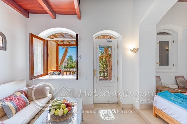 Offener Wohnbereich mit Balkon