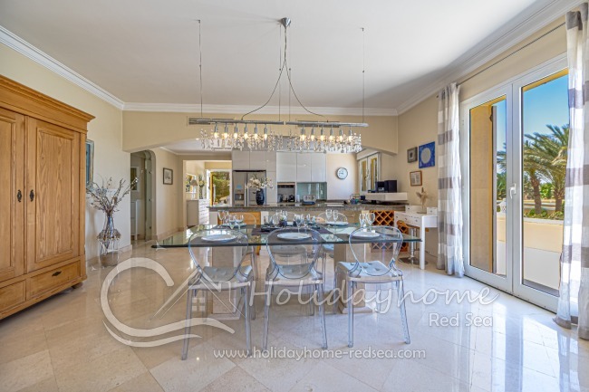 Gro&szlig;er Wohn-/Essbereich mit offener K&uuml;che