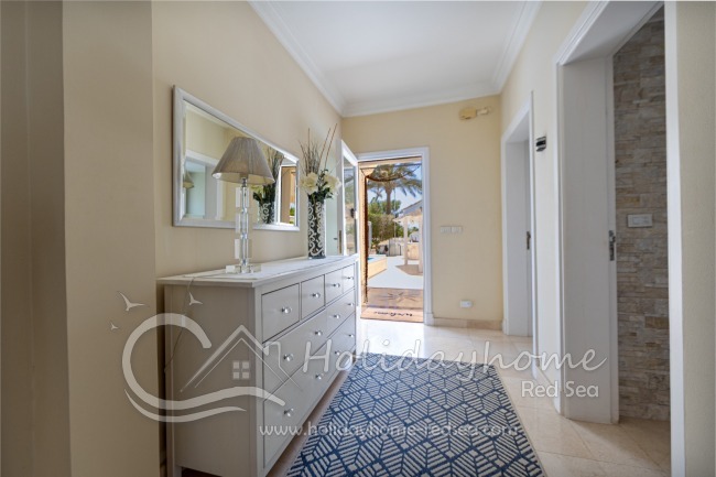 Eingangsbereich mit Kommode 