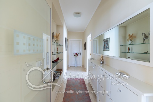 Flur zum Schlafzimmer 