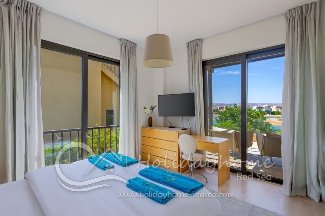 Schlafzimmer 2 mit Balkon zur Lagunenseite