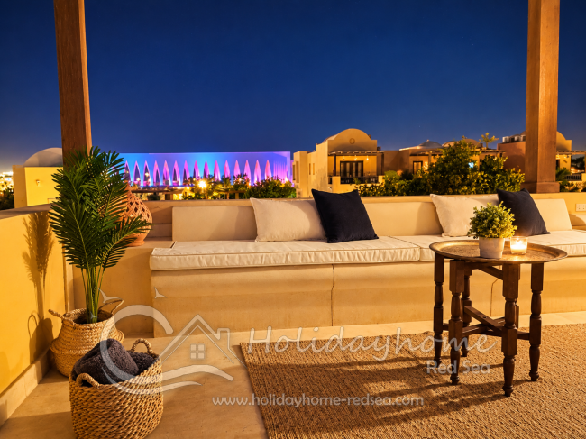 Dachterrasse mit beleuchteter Konzerthalle