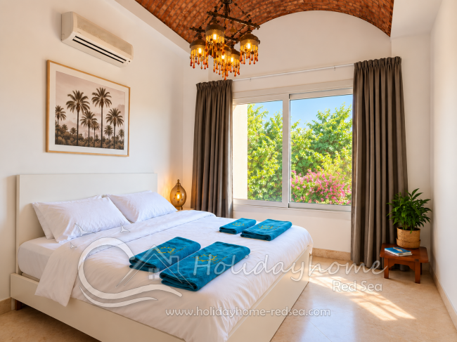 2. Schlafzimmer mit Backsteinkuppel und Blick ins Gr&uuml;ne