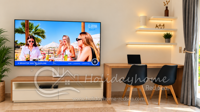 75 Zoll TV und Arbeitsplatz