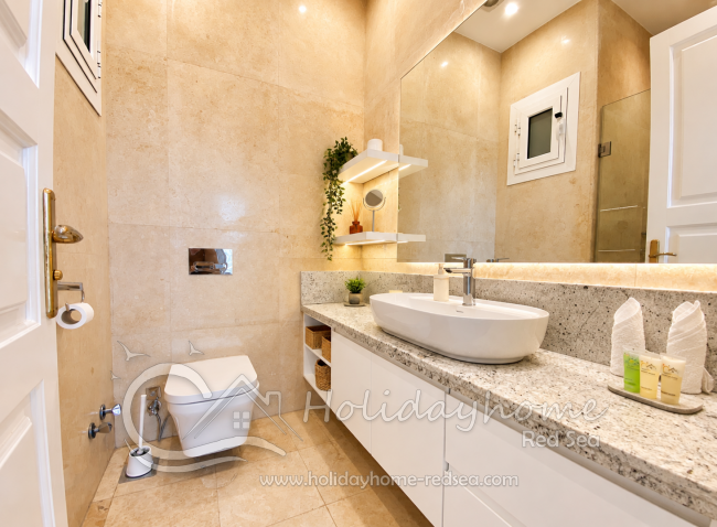 2. Bad mit Dusche im 1. Obergeschoss